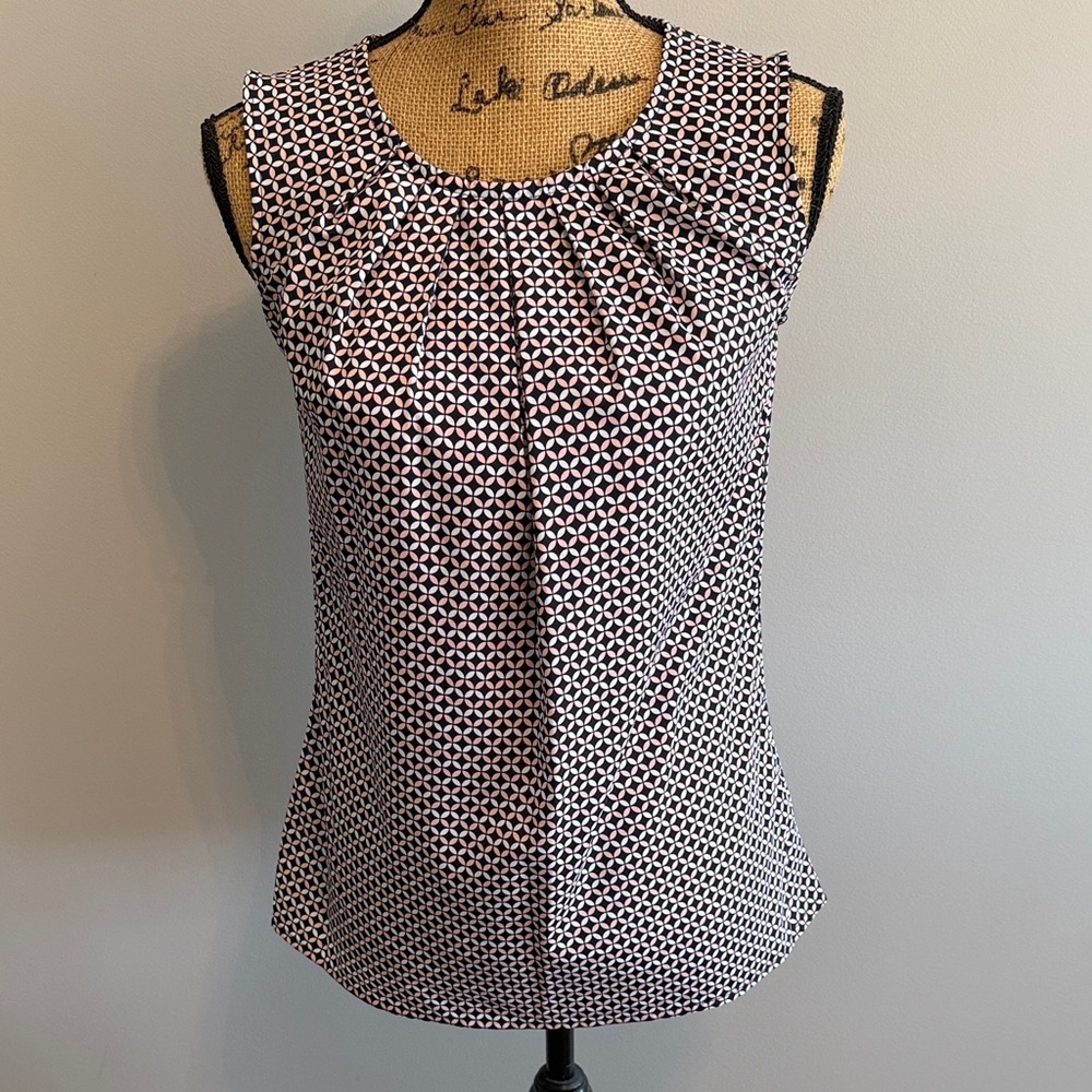 Chic Sleeveless Geometric Blouse